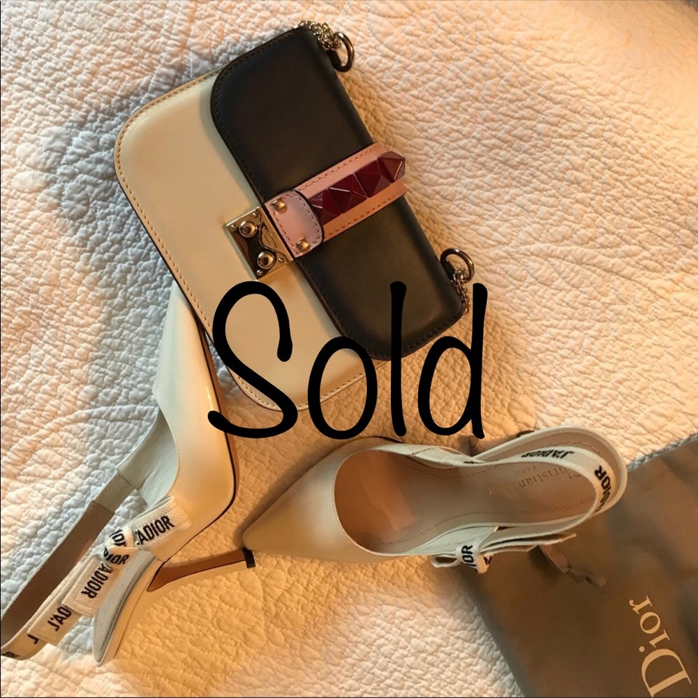 Small chain crossbody bag